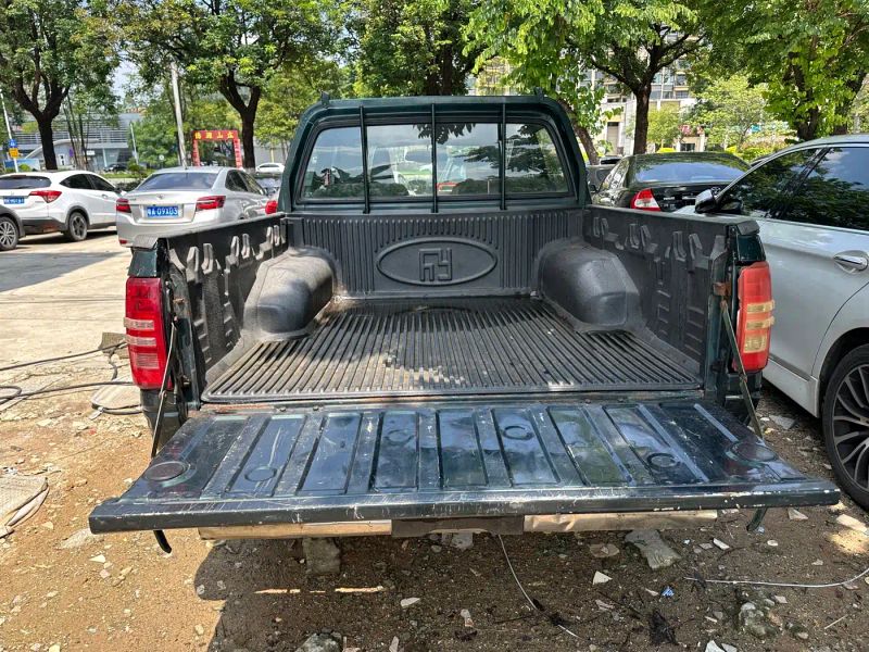 Isuzu pickup