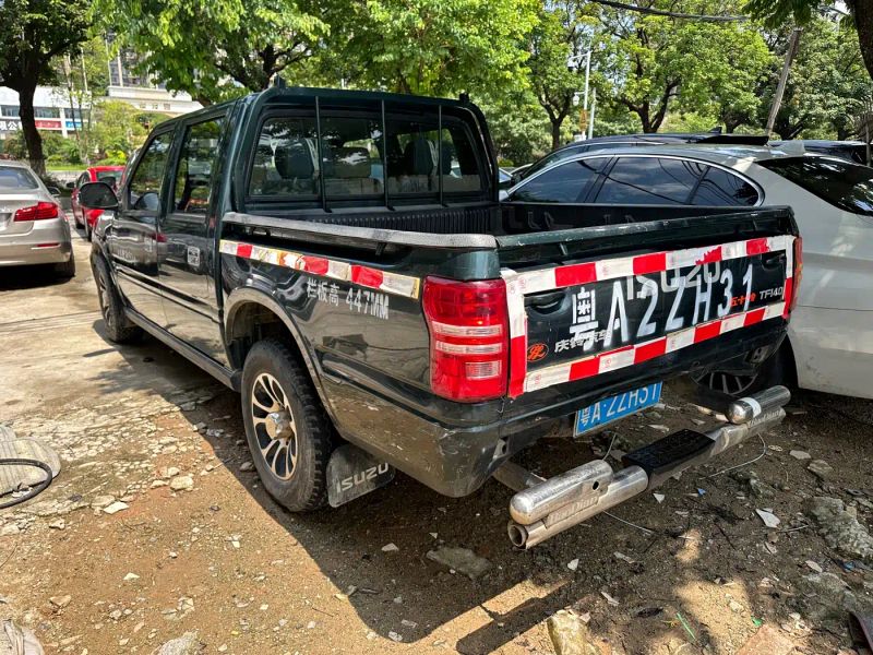 Isuzu pickup