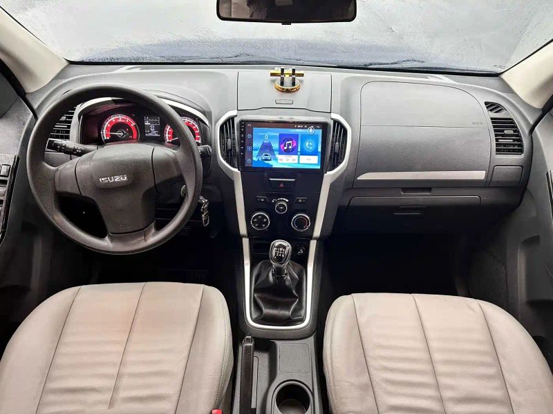 Isuzu suv