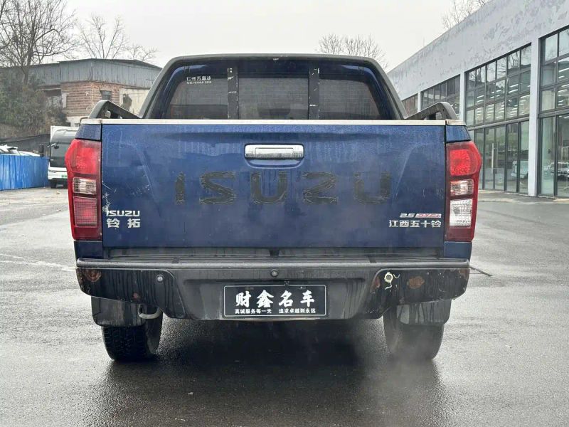 Isuzu suv