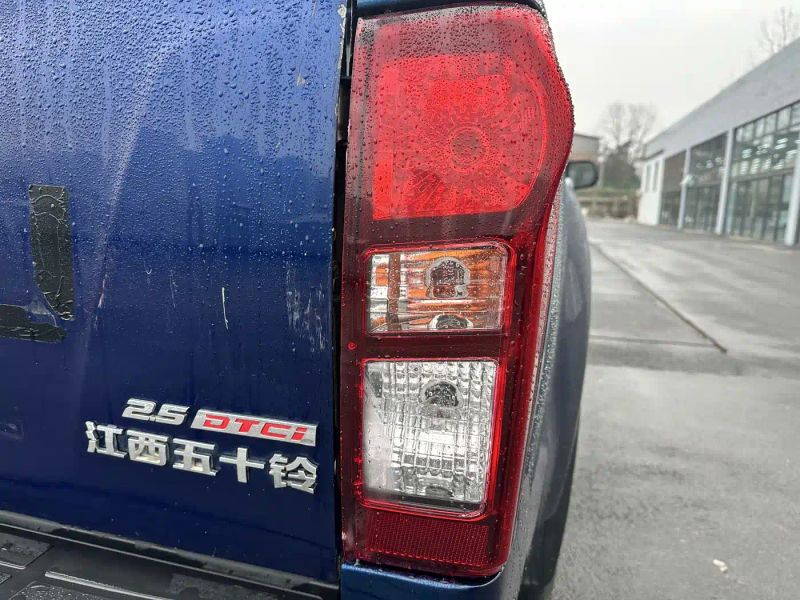 Isuzu suv