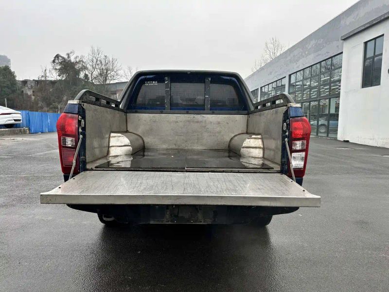 Isuzu suv