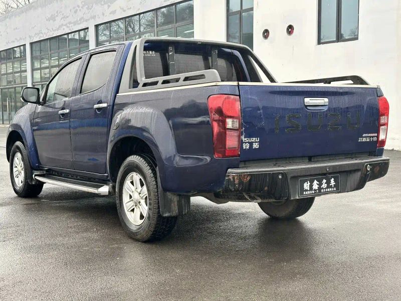 Isuzu suv