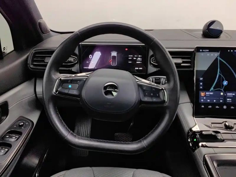 Nio es8