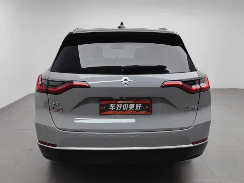 Nio es8