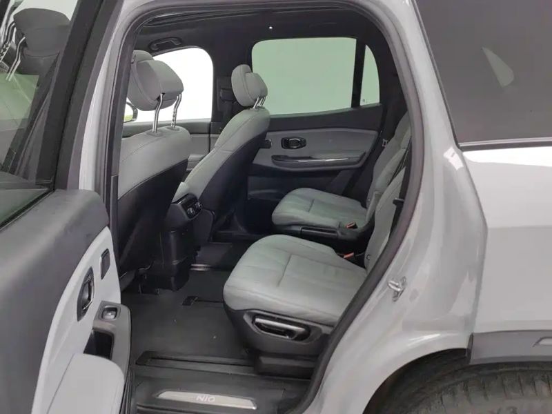 Nio es8