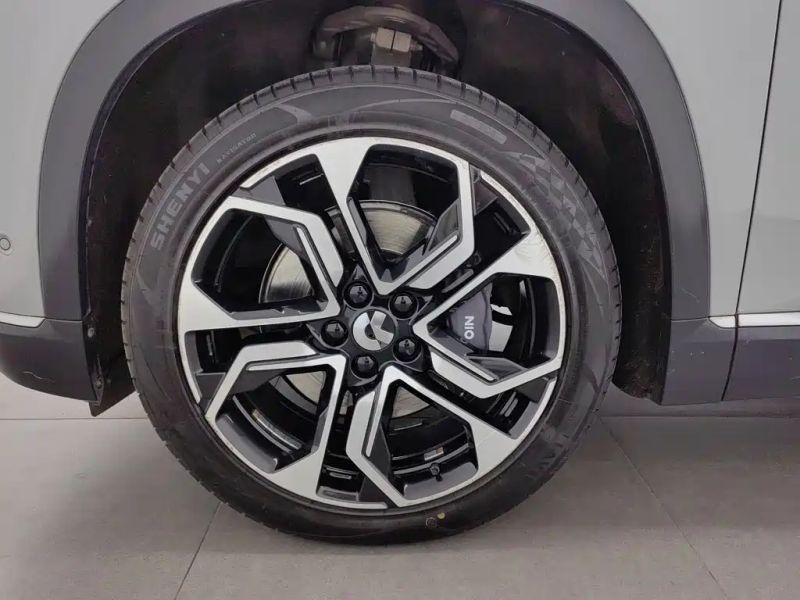 Nio es8