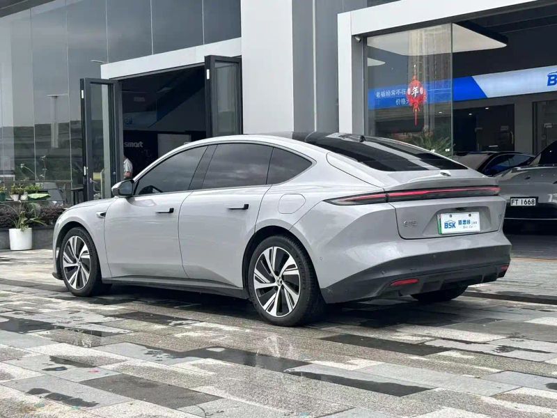 Nio et5