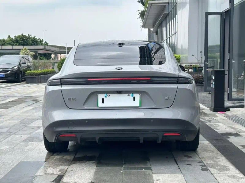 Nio et5