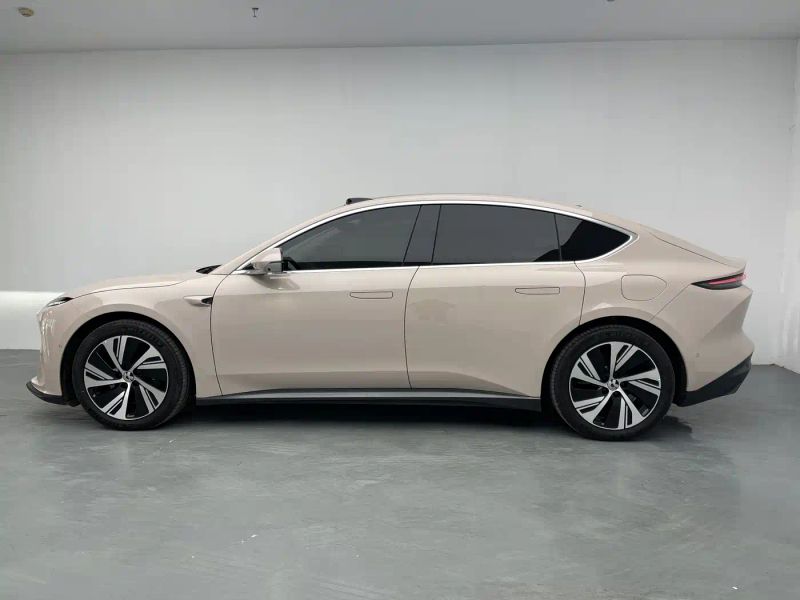 Nio et5
