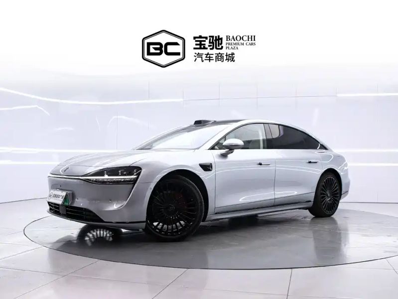 Houzer sedan