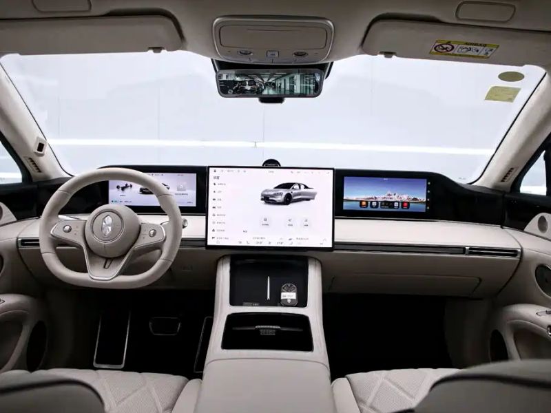 Houzer sedan