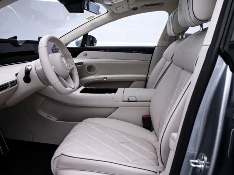 Houzer sedan