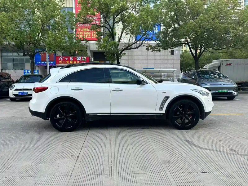 Infiniti FX