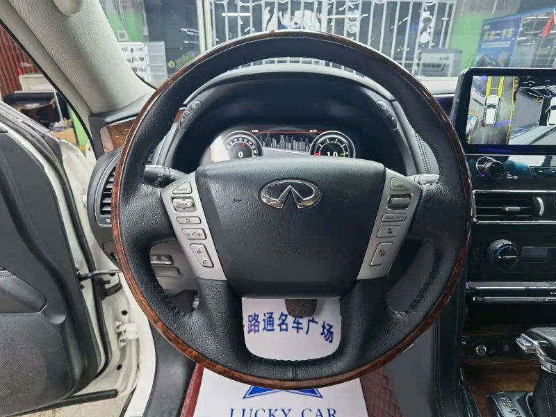 Infiniti QX80