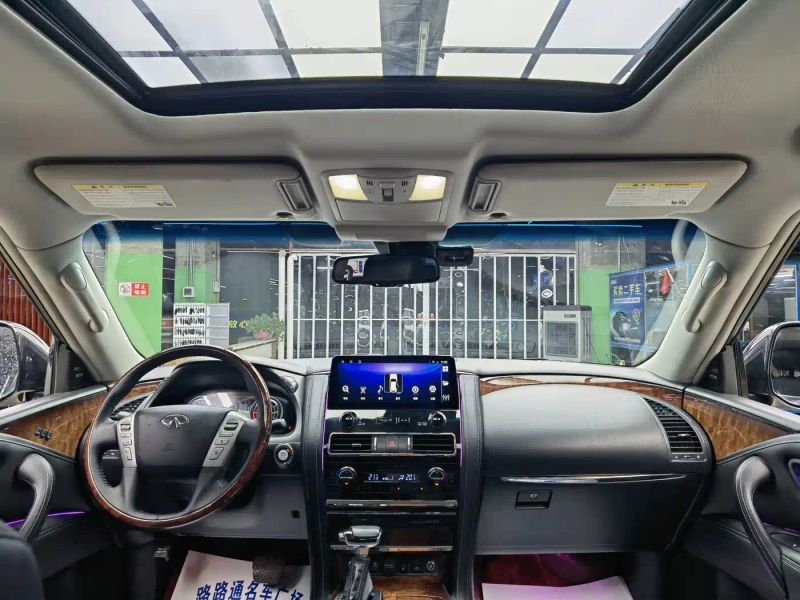 Infiniti QX80