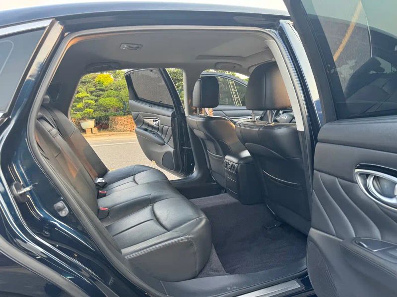 Infiniti Q70