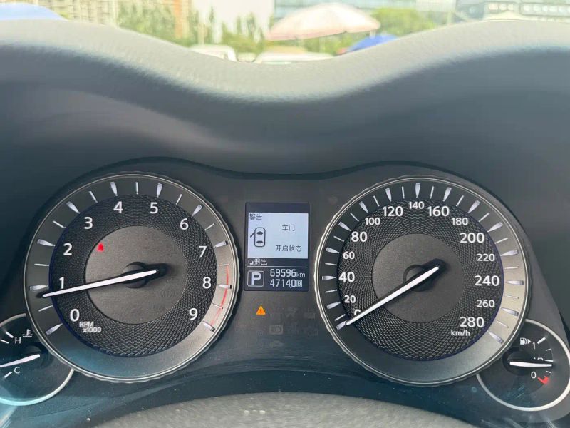 Infiniti Q70
