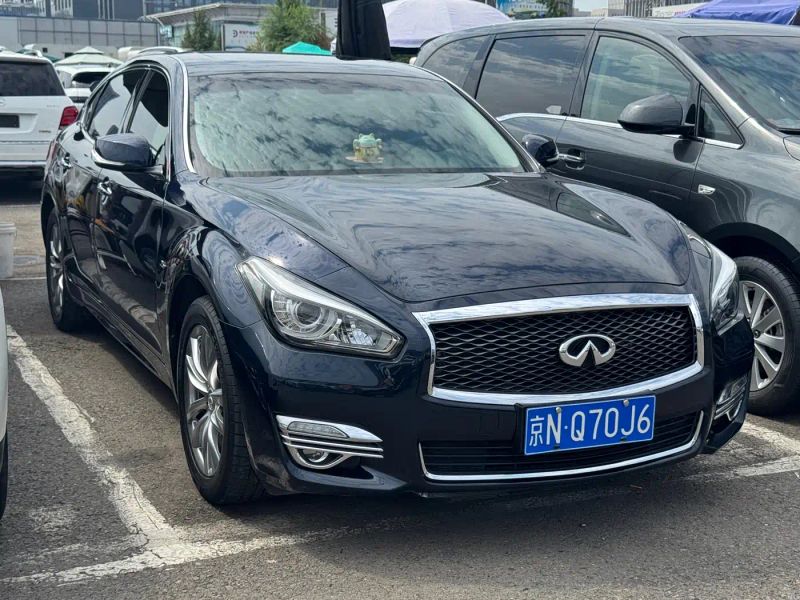 Infiniti Q70