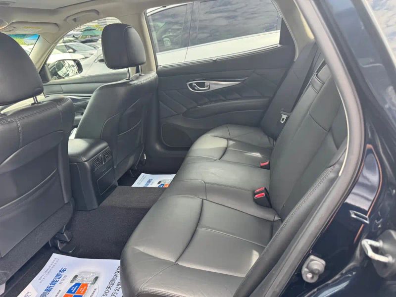 Infiniti Q70
