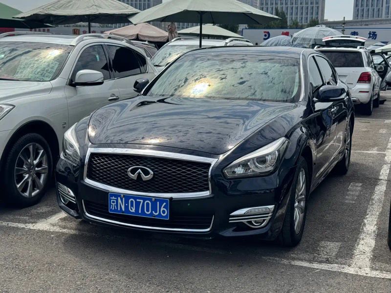 Infiniti Q70