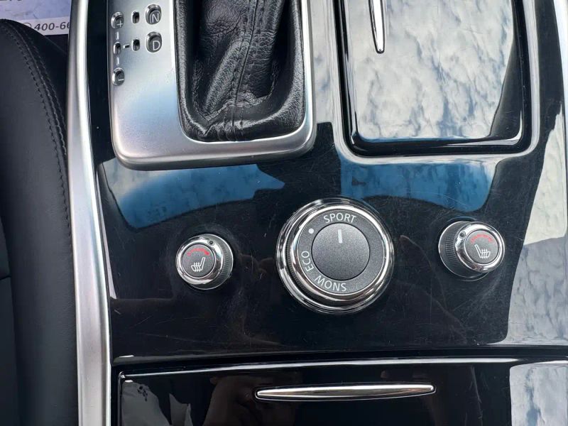 Infiniti Q70