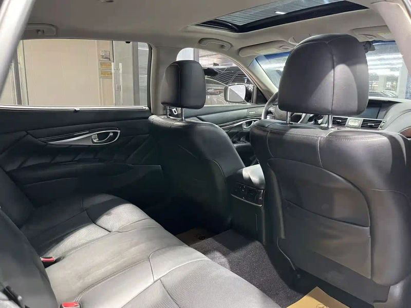 Infiniti Q70
