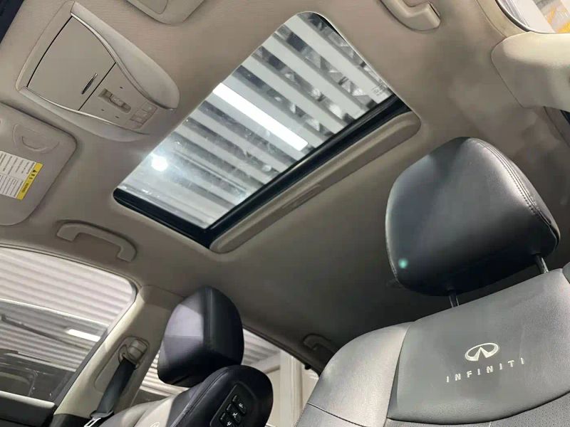 Infiniti Q70