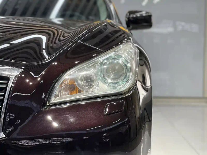 Infiniti Q70
