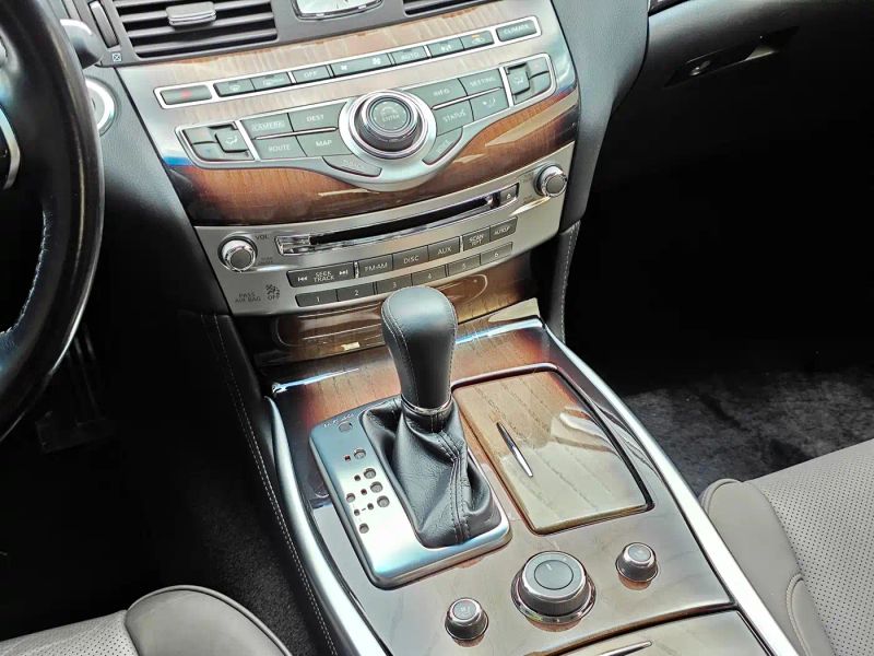 Infiniti Q70