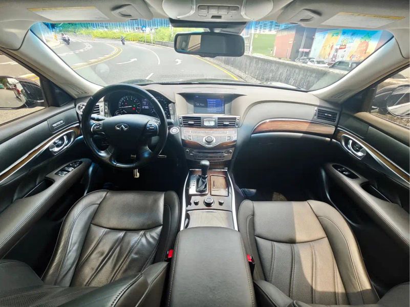 Infiniti Q70