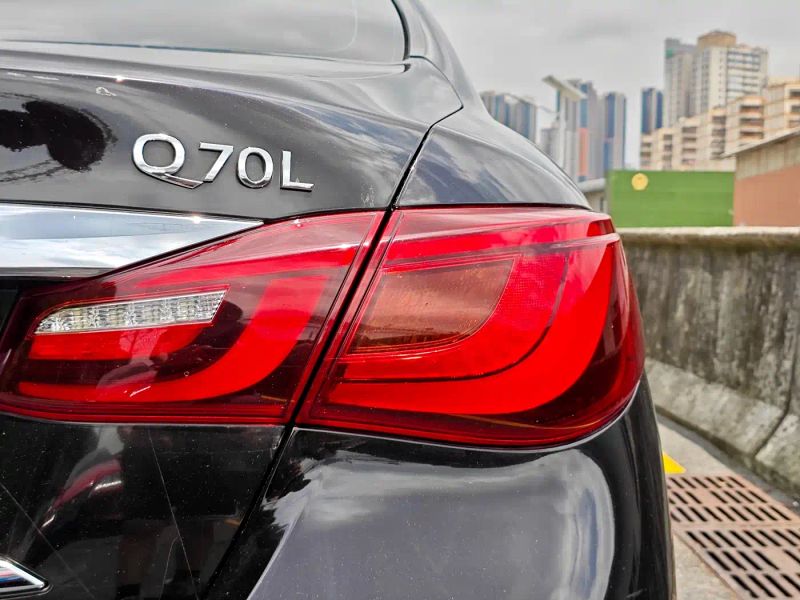 Infiniti Q70