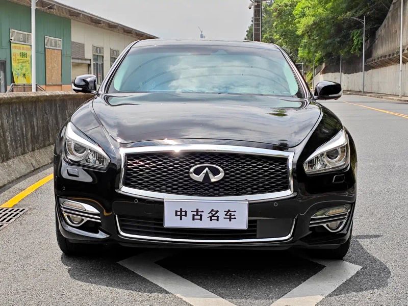 Infiniti Q70