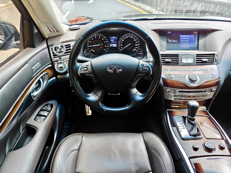 Infiniti Q70