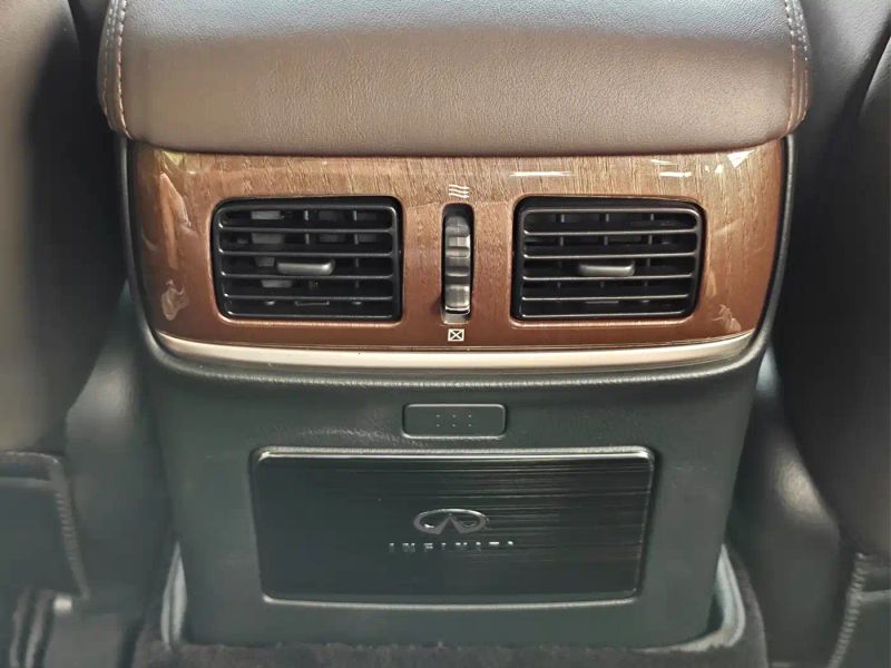 Infiniti Q70