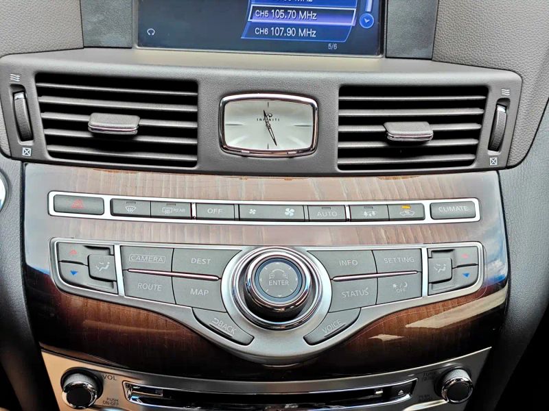 Infiniti Q70