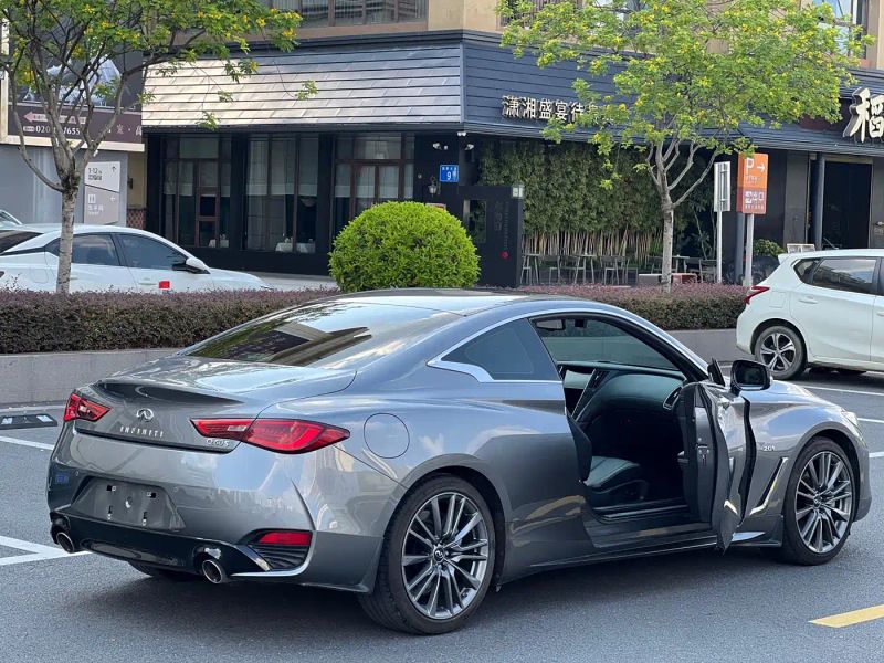 Infiniti Q60