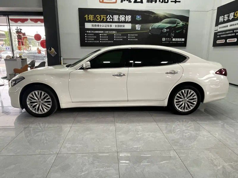 Infiniti Q70