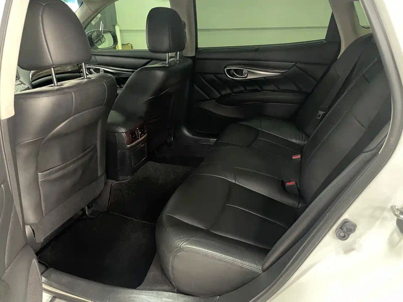 Infiniti Q70