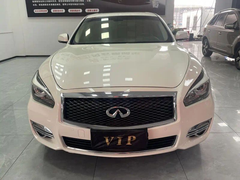 Infiniti Q70