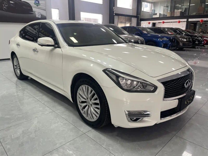 Infiniti Q70