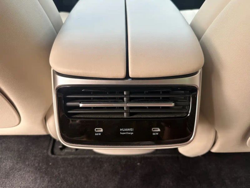 Luxeed 智界s7