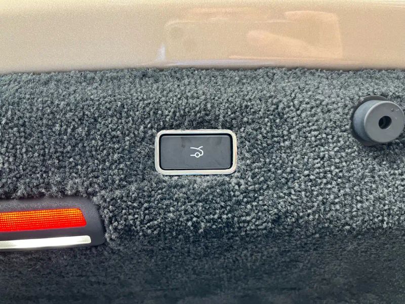Zun_jie suv