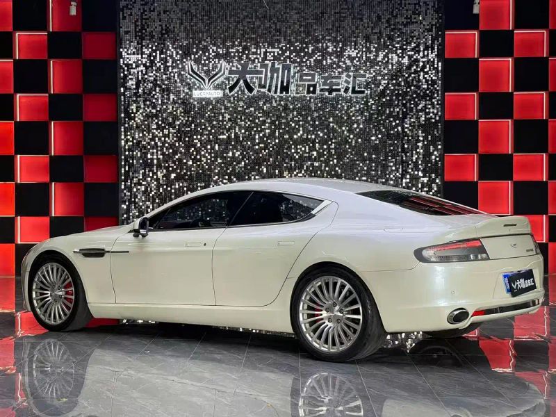 Aston-martin coupe