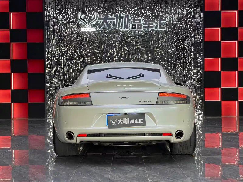 Aston-martin coupe