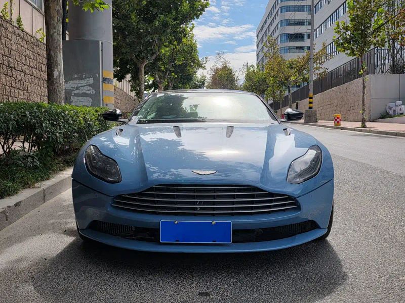 Aston-martin aston-martin-db11
