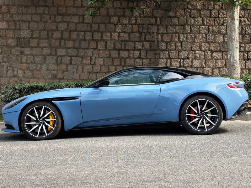 Aston-martin aston-martin-db11