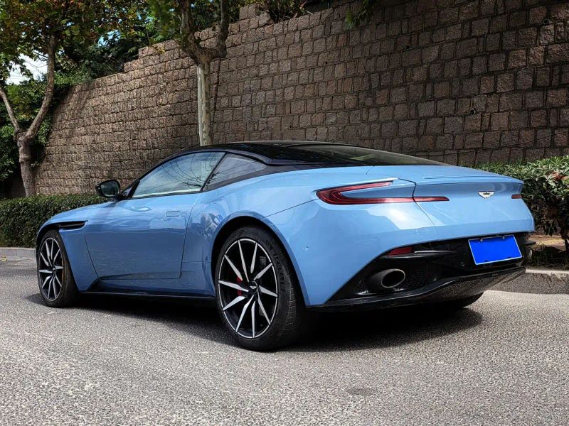 Aston-martin aston-martin-db11