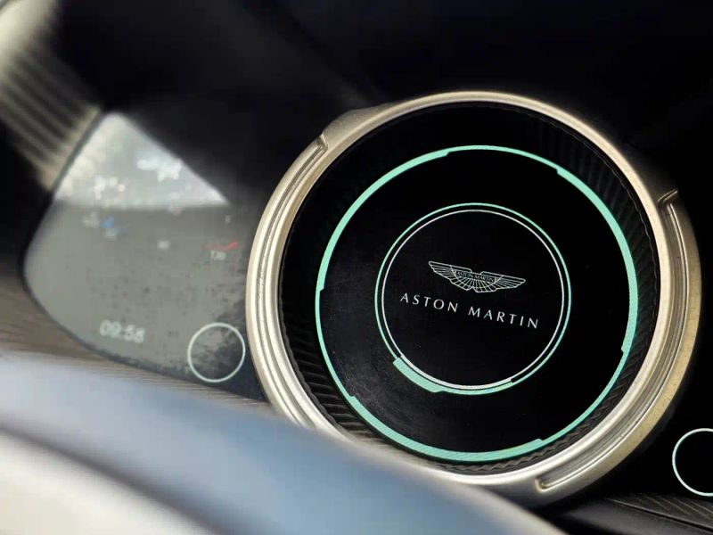 Aston-martin aston-martin-db11