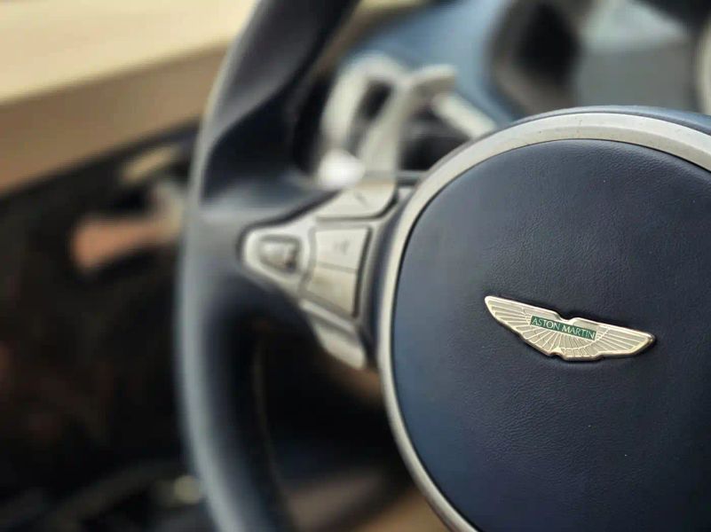 Aston-martin aston-martin-db11